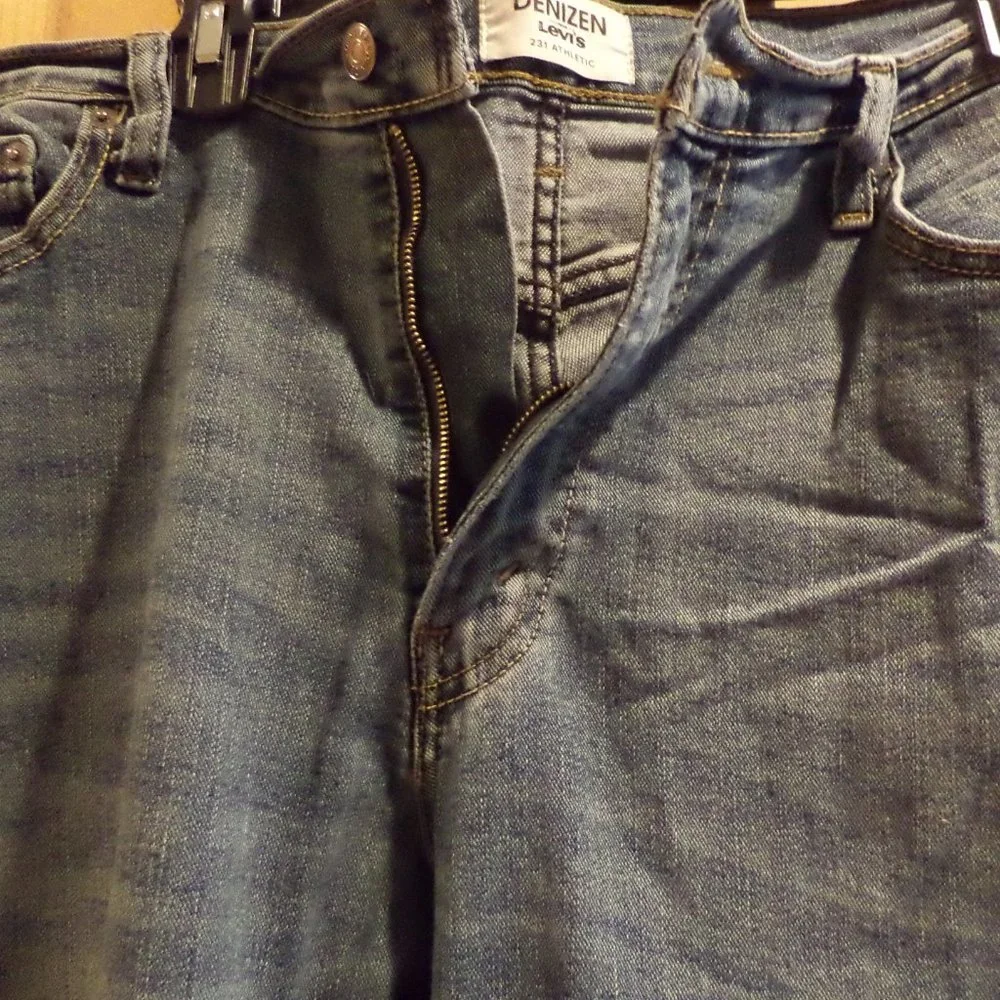 DENIZEN from LEVI'S 231 Athletic- 5-Pocket - Denim Jeans  Size: 36/32-Flat Front - Picture 2 of 13